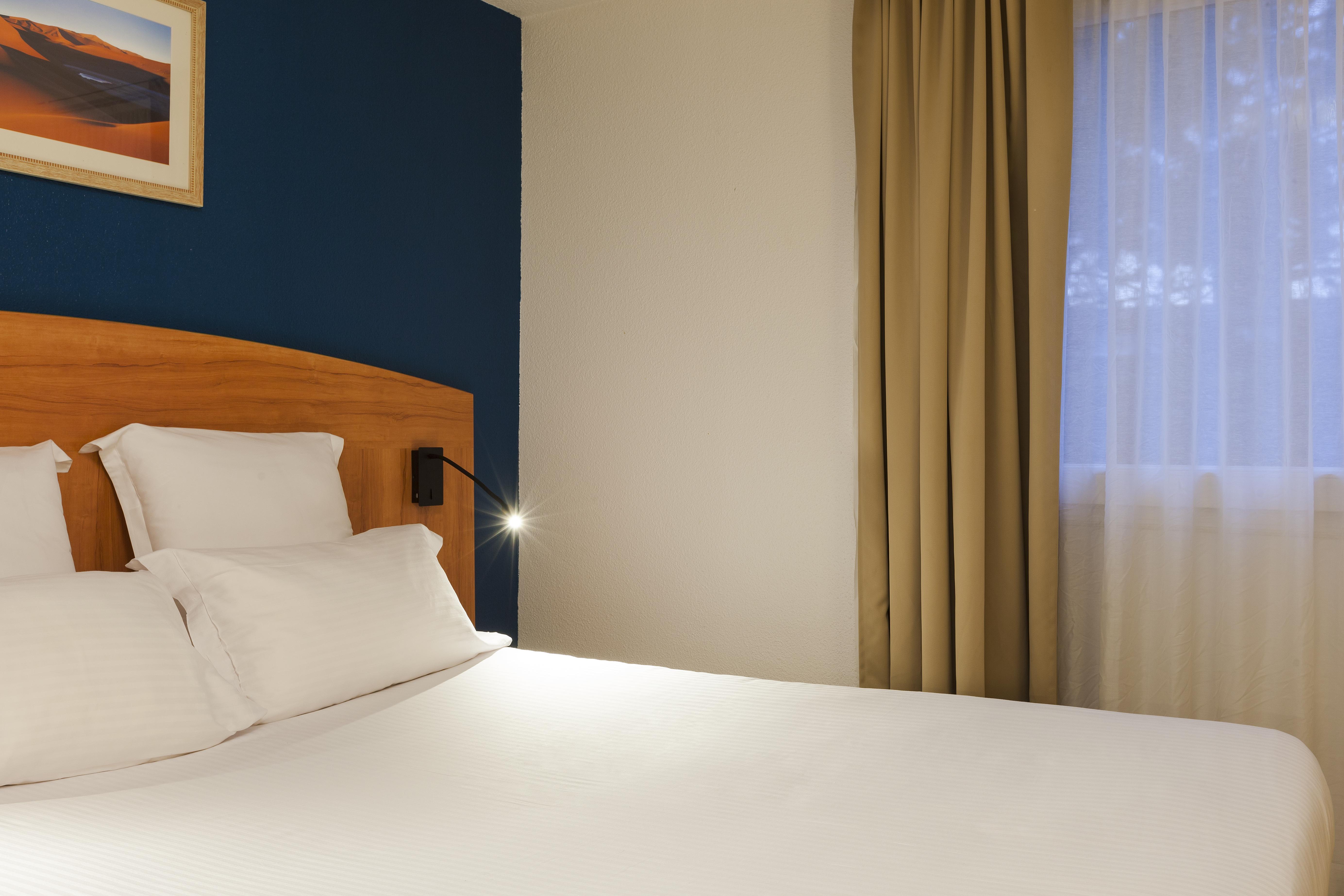 Comfort Hotel Évreux Kültér fotó